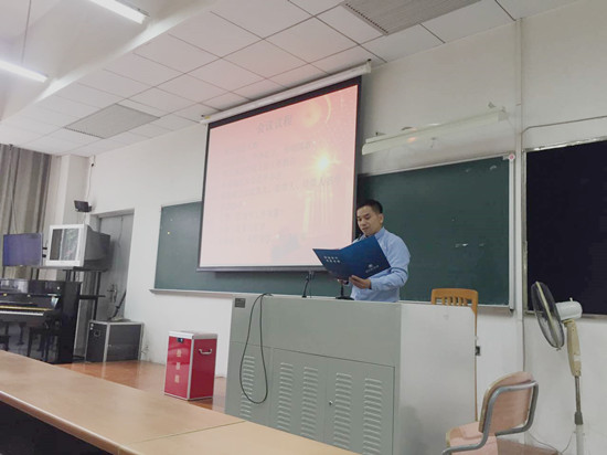 麦培年主持选举大会