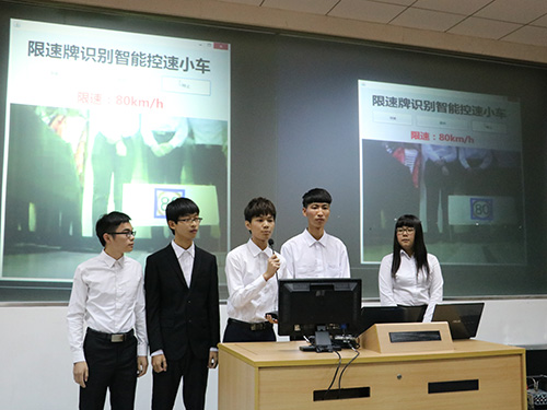 实践类一等奖队伍智能小车队做答辩