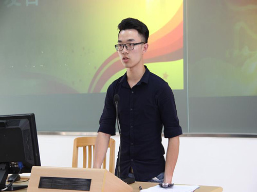 图4. 员工党员代表罗宇源发言